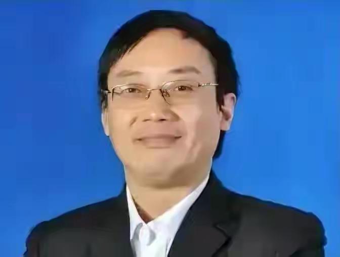 汤家凤8月1日大清早连发3帖，就古爱华放弃敦煌融媒体岗位一事发表评论，其中一条让