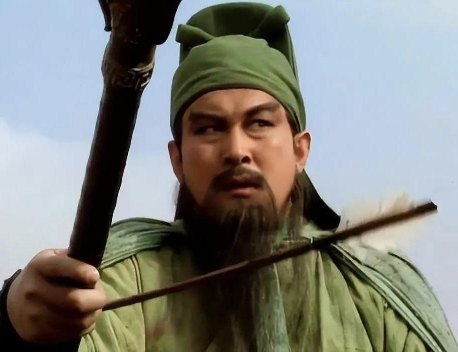 关羽看不起黄忠的3大原因是什么？刘备当上了汉中王后，分封了五虎上将，其中就包