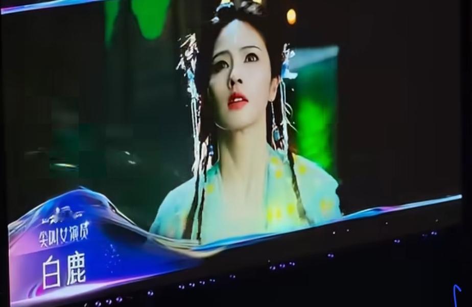 颁奖播报结果居然与平台投票结果不一样，现在刘诗诗粉丝们都在一个劲地骂街维权，希望