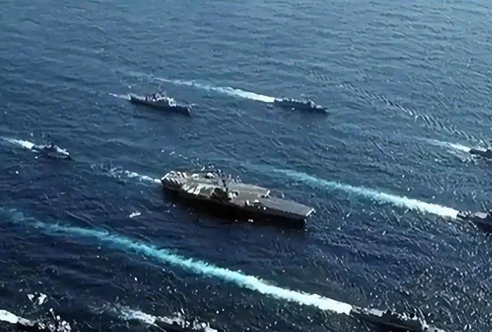 伊朗打败美国很容易！只需集中全国精力，击沉美国一艘航母，就能让美国霸权当场破防。