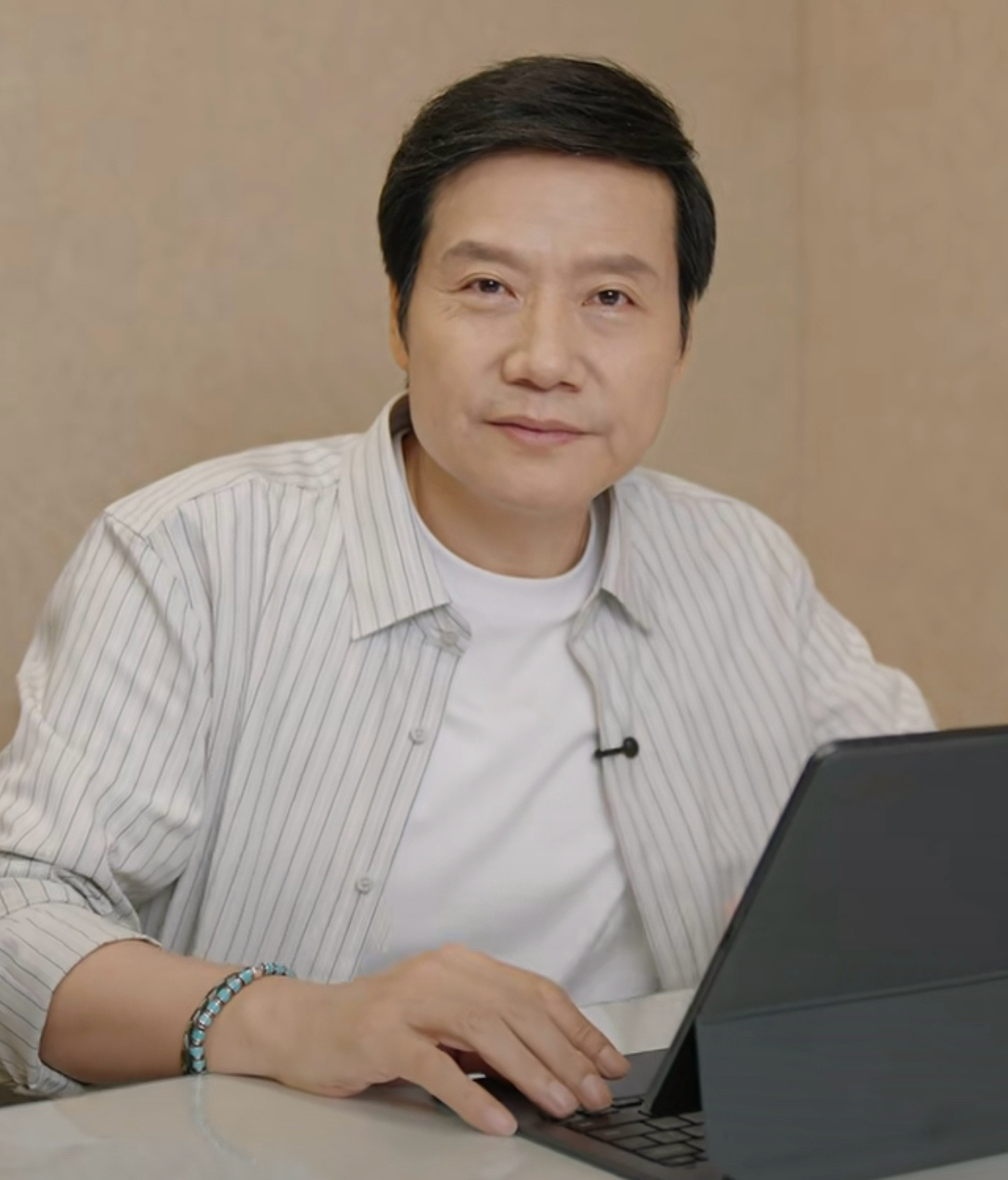 搜了下，雷总的手链儿还真不贵啊​​​
