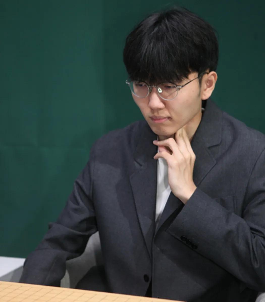 野狐争霸赛半决赛三番棋申真谞先拔头筹第14期野狐人气争霸赛四强中包括中国