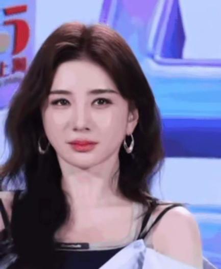 这是黄奕吗？第一张看成了柳岩，第二张看成了杨紫。