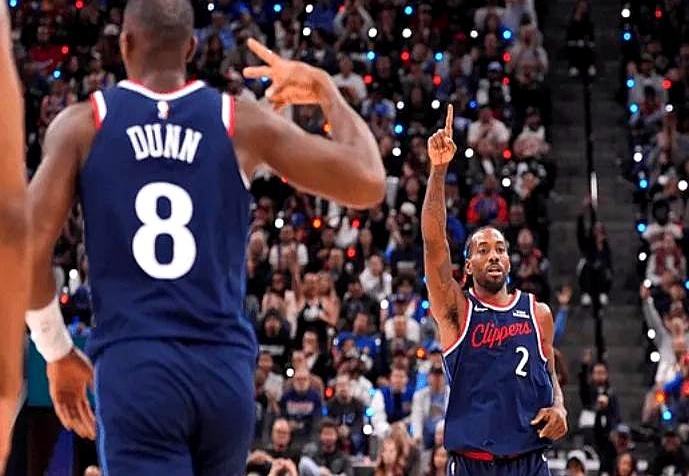 赛季初喊泰伦卢下课的人，现在全闭嘴了。去年12月快船6胜21负西部垫底，他放