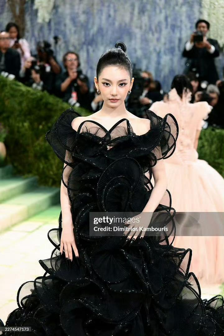 宁艺卓很高级的美G社宁艺卓metgala生图🈶很高级的美！宁艺卓穿着gucc