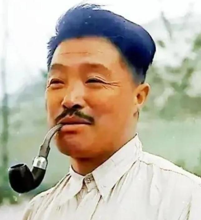 1947年7月23日，小河会议结束后，毛主席突然找到贺龙，神色凝重地说：“有句话