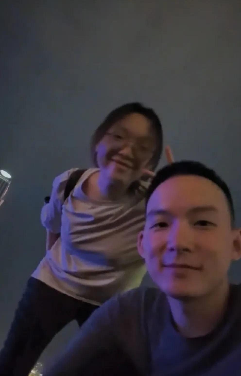 谢浩男这一家子呀，现在只有大妹琳琳在发视频，其他人都保持缄默状态。有点想念谢老头