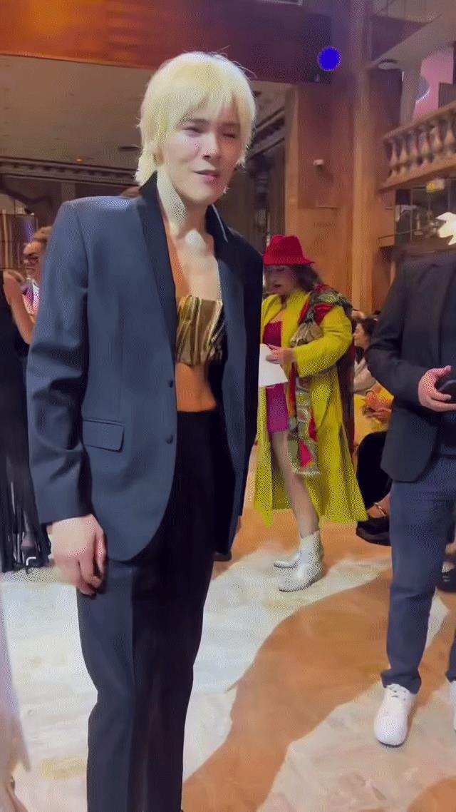 向佐这是怎么了？都瘦成皮包骨了!抑郁了？魔怔了？巴黎时装周上，四套造型一次比