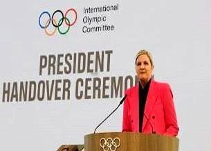 这事儿有意思了。国际奥委会新上任的主席，一个非洲女飞鱼，上任后第一次出国访问，