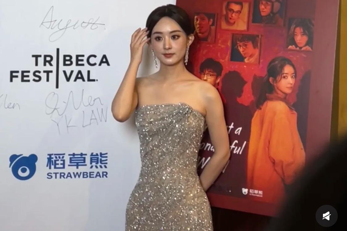 赵丽颖又染回黑发了，她和尹昉等人携手《在人间》团队亮相纽约，该作品入围翠贝卡影视