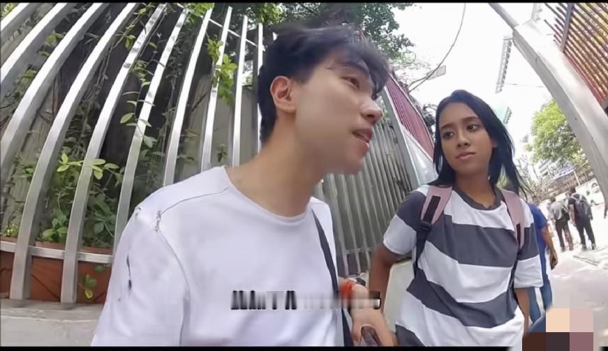 男孩在孟加拉大街，被19岁女孩高中生要求加微信，国外女孩单身的少，这是有道理的，
