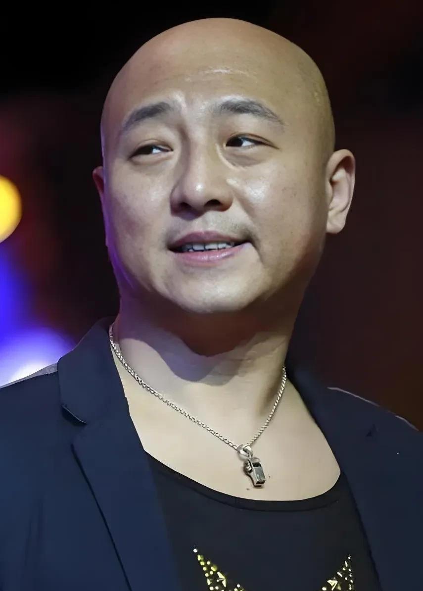 周晓鸥，我敢说他就是不接戏也饿不死，不是他家底厚，也不是能唱歌，而是他实在太