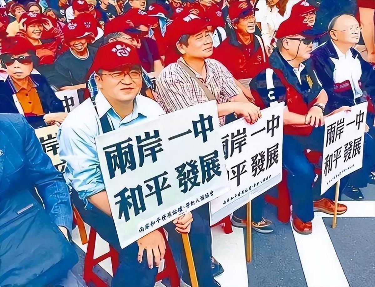 台湾《中国时报》今日提出：“台海和平需要美国的吓阻，也需要大陆的克制，但最后仍需