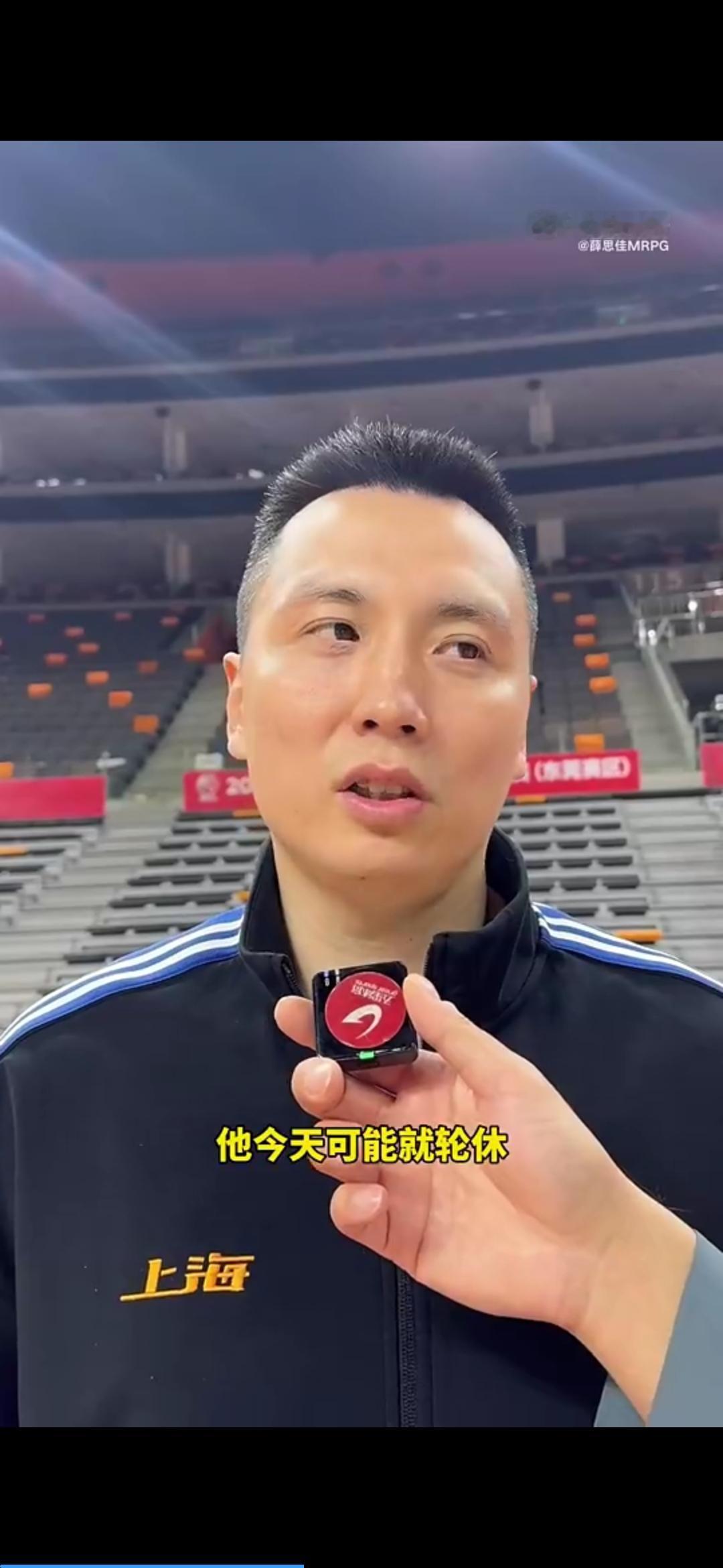 卢伟说洛夫顿因为背伤可能轮休，他明明参加踩场，山西无辜躺枪，他涉嫌放烟幕弹吗？