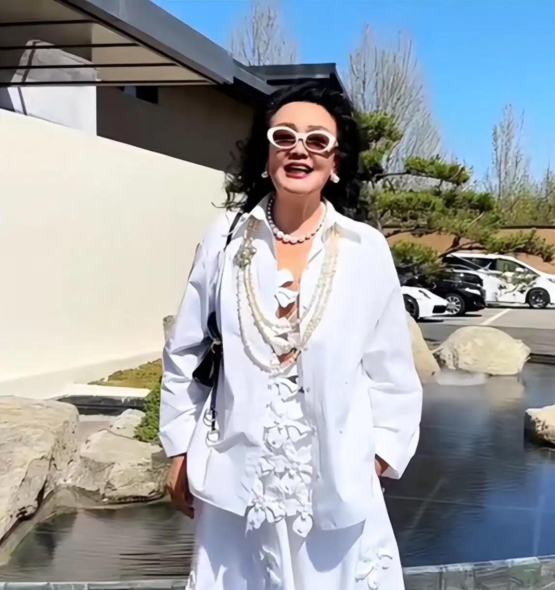 张兰在直播间里说，自己的房子不给儿媳妇住。她眼睛有点红，但说话的声音很坚决，她说