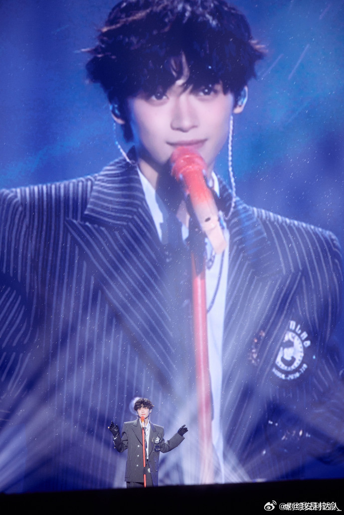 梓渝想一直给粉丝们唱下去梓渝说想一直唱下去听到这句“想一直唱下去”，瞬间破防