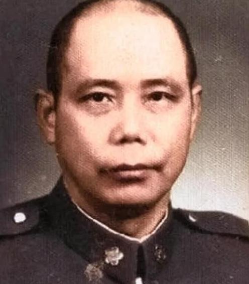 1955年，74军副军长余程万在香港意外遇害，女儿在收拾余程万的遗物时，在他日记