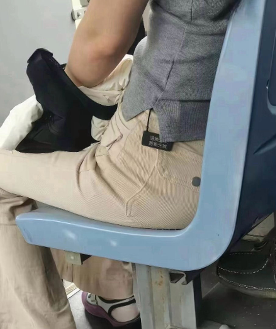 不得不说，她是怎么做到不尴尬的