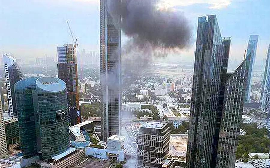 迪拜国际金融中心被炸！3月13日，据《每日邮报》的消息称，伊朗一架载有炸药的无