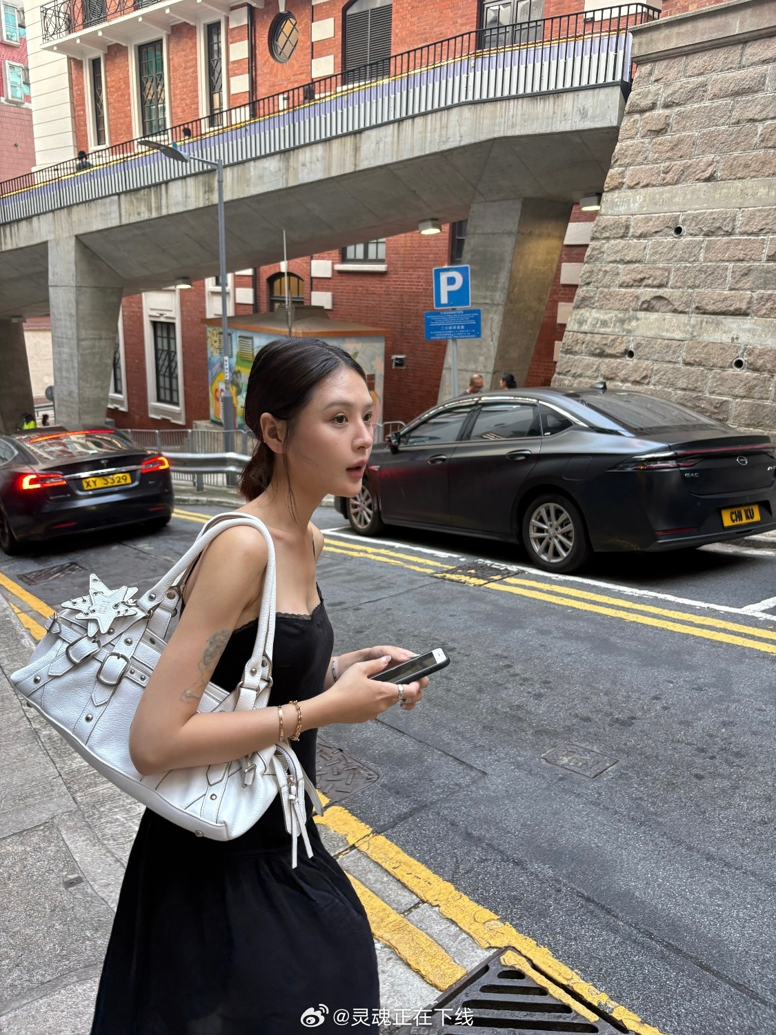 香港满大街随处可见home键iPhone！