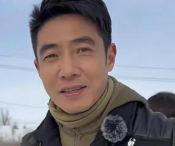 2026年1月13日上午，倪萍、撒贝宁与朱迅、杨帆一同现身新疆阜康市的天山天池景