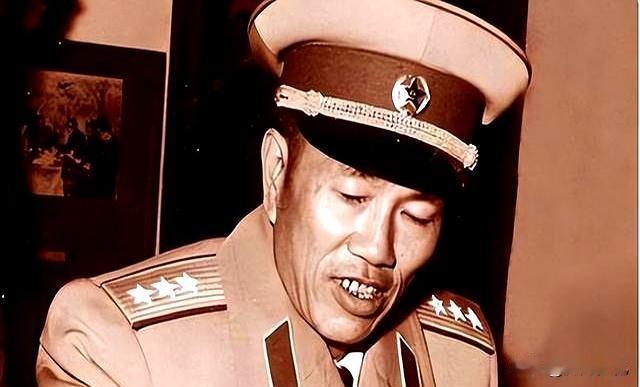不只是上下级！梁兴初拍桌怒吼“谁敢动我首长”，揭秘两位开国将军的铁血情谊这