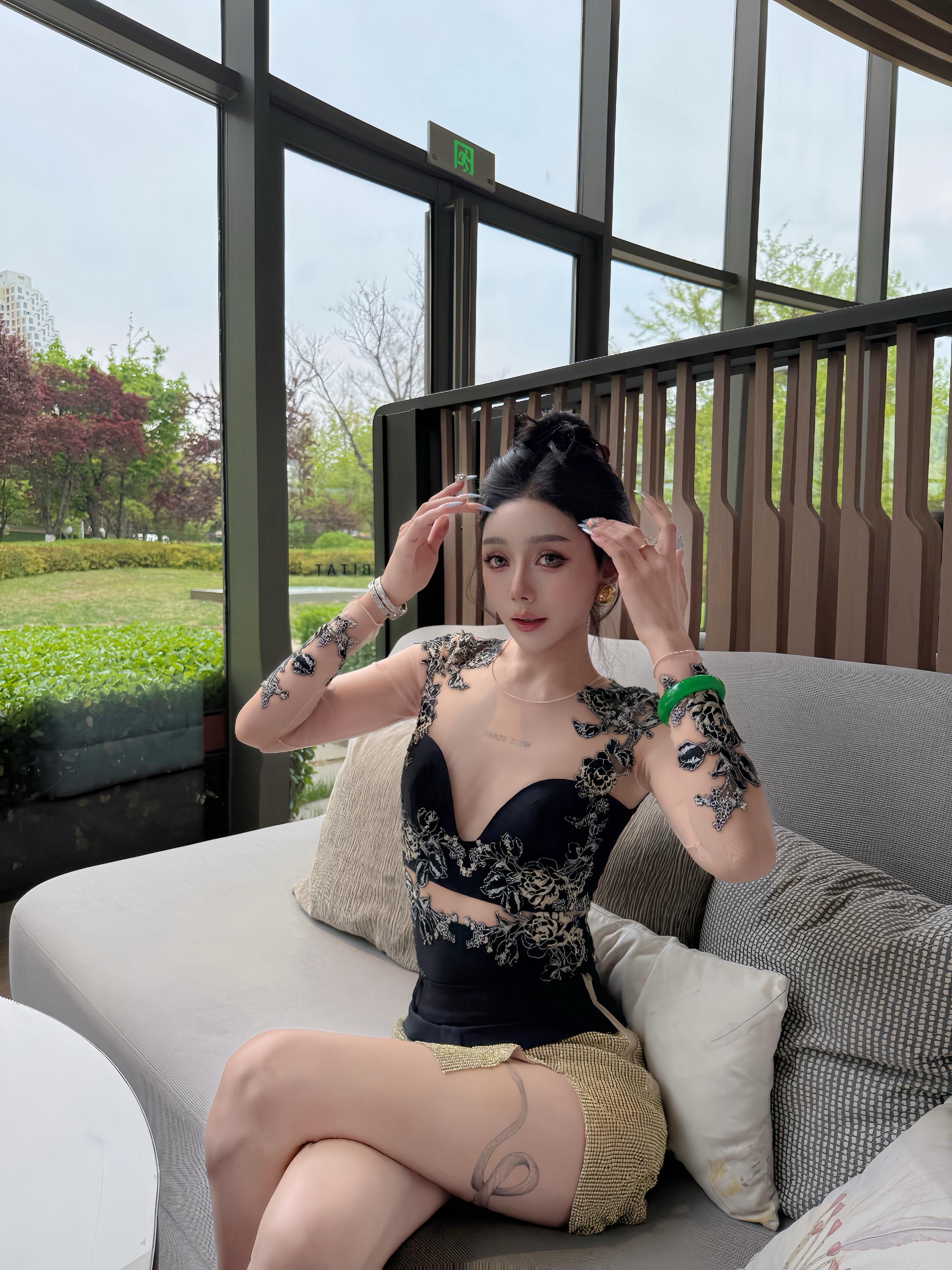 今天喷的香水是潘海利根狐狸，非常符合我的30岁，年轻虚荣  骄傲  美丽