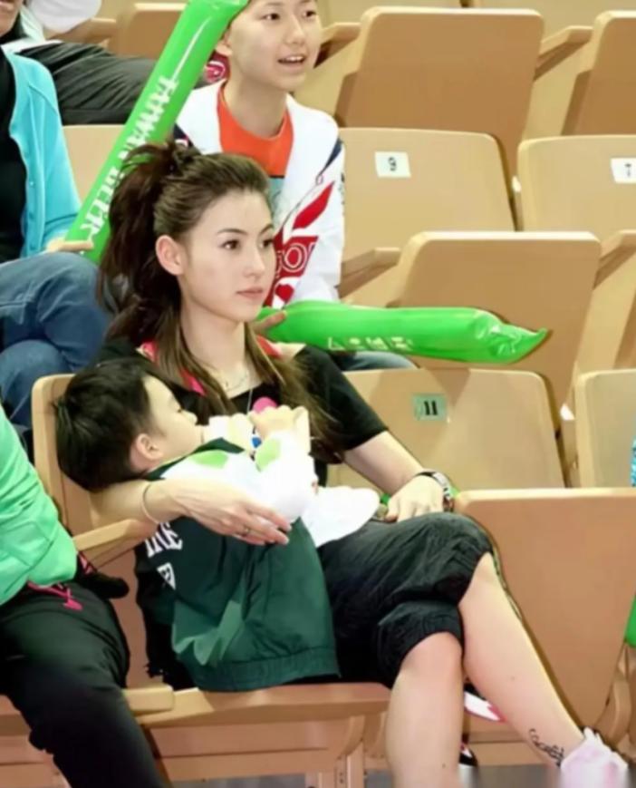3亿豪宅说转就转，给孩子的抚养费是给女友买包开销的17倍，港媒这组数字一出来，全