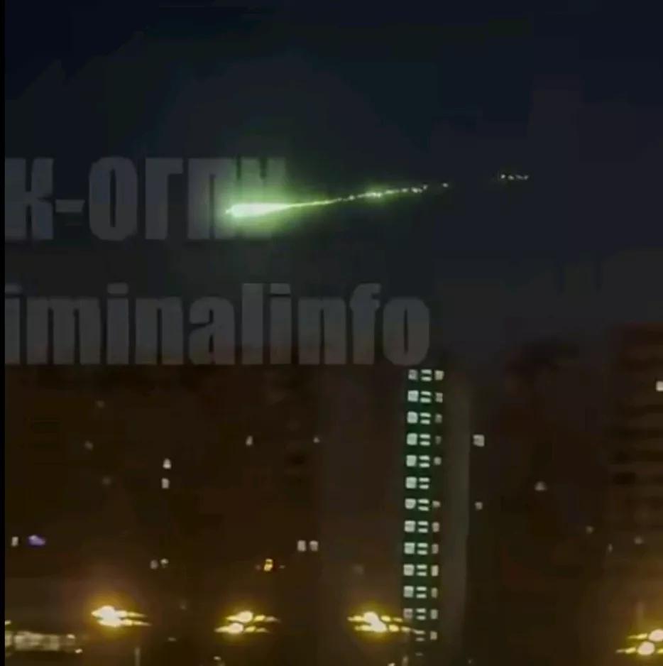 当地时间27日,塔斯社发布辟谣报道,该报道指出,按照俄罗斯科学院空间研究所天文专