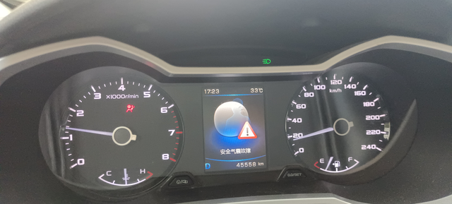 吉利的车子不是一般的差车子异响不说，前面，侧面的也轰隆隆响，又提示这个故障