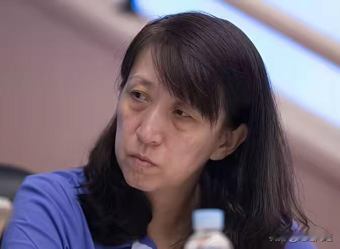 赖亚文现场观战了中国女排对捷克女排的比赛，从球队赛场表现来看，近两个月集训过后队