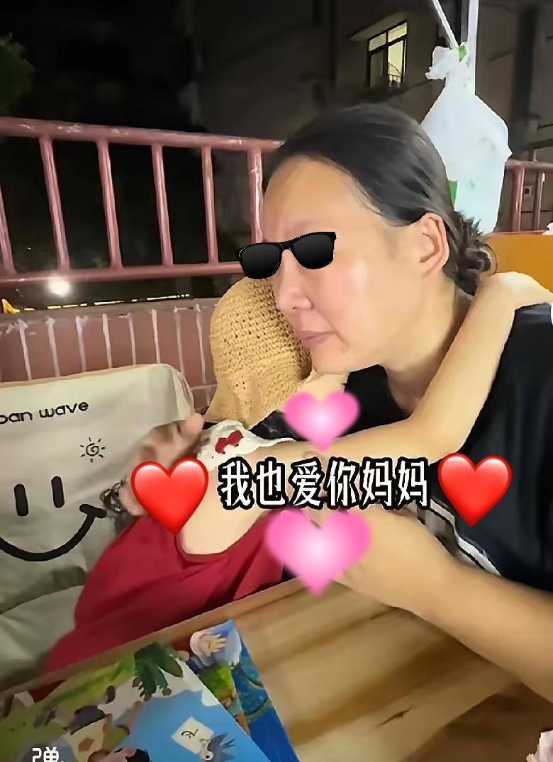 重庆街头那个卖柚子的妈妈，谁看了不心疼？医科大毕业的她，本该在医院救死扶伤，却因