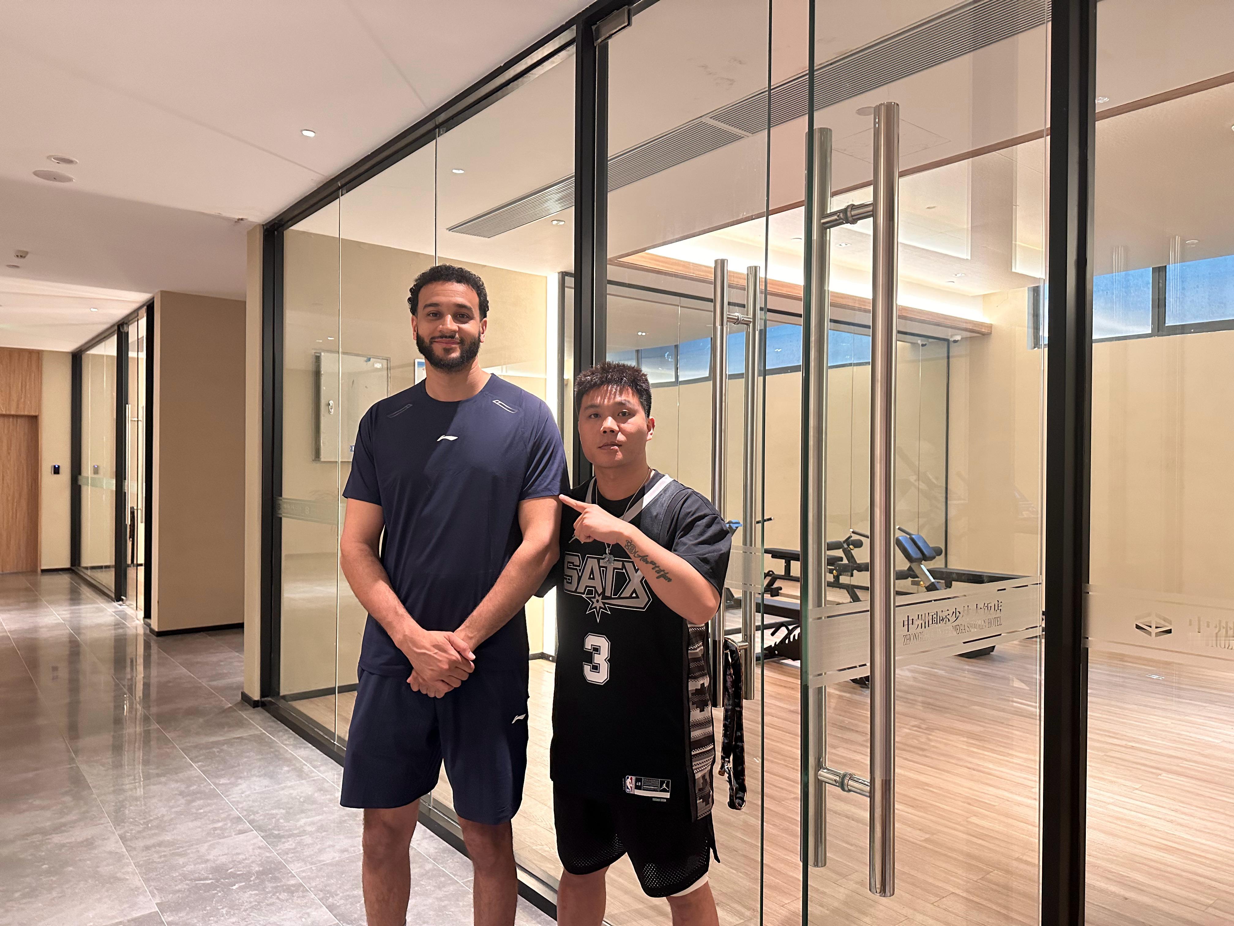 早上好偶遇了文班的工作人员[doge][doge][doge]我的观赛搭子​​