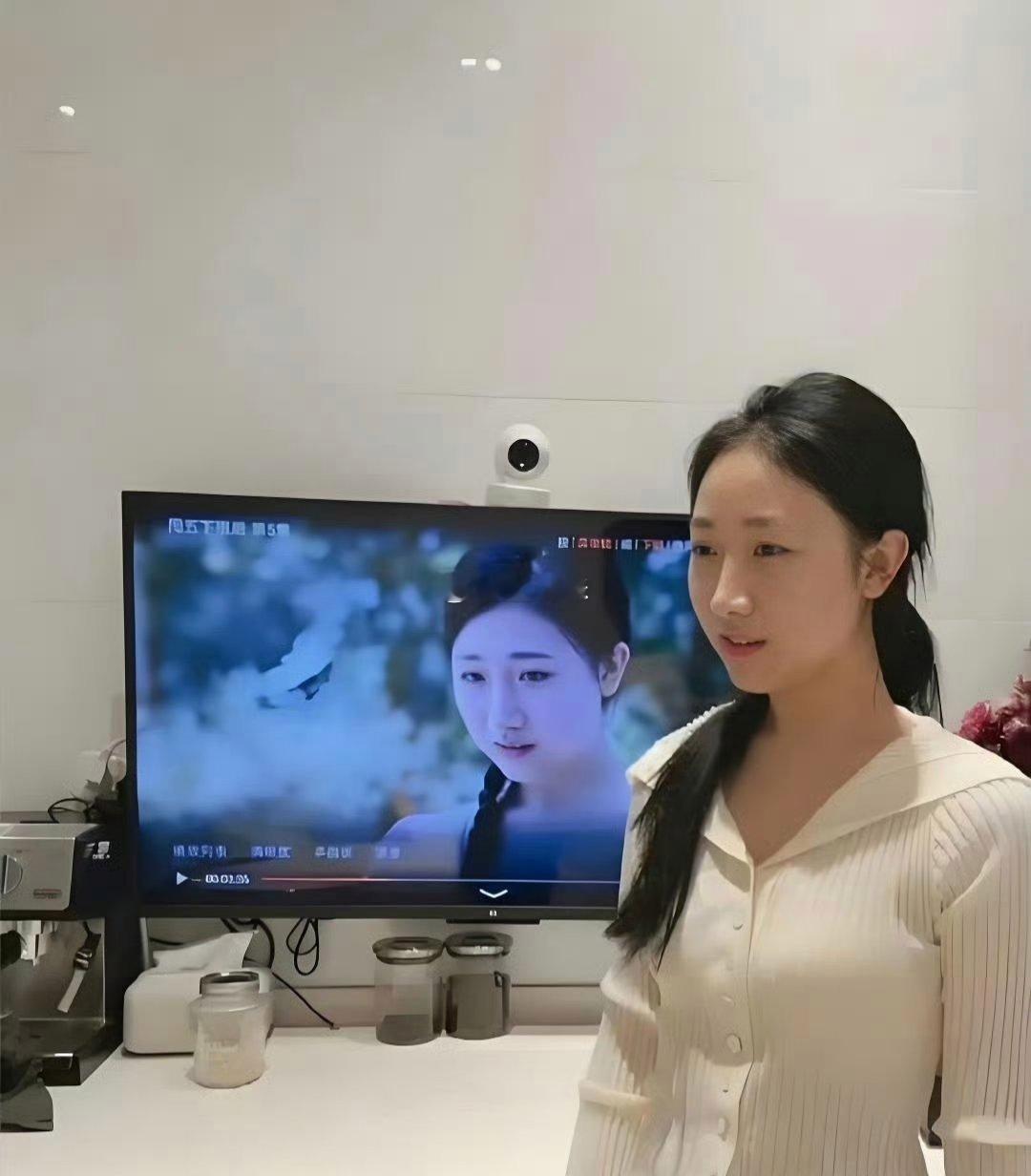 原来演员上镜胖十斤是真的...