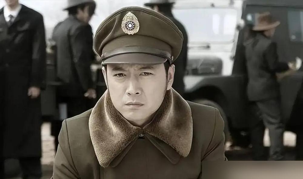 2008年拍《潜伏》，姚晨给丈夫凌潇肃谋了谢若林的角色。凌潇肃嫌戏份少片酬低