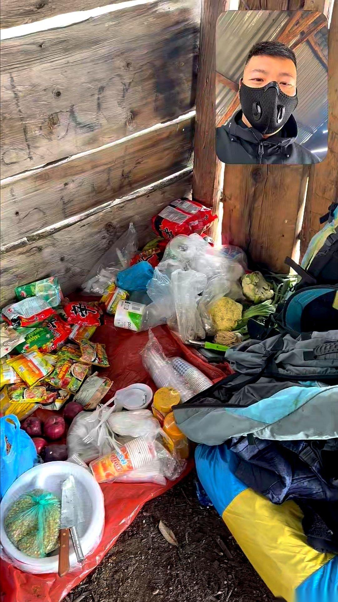 喜马拉雅山脉，海拔4000米，我推开那扇嘎吱作响的小木屋门。外面的风像刀子一样