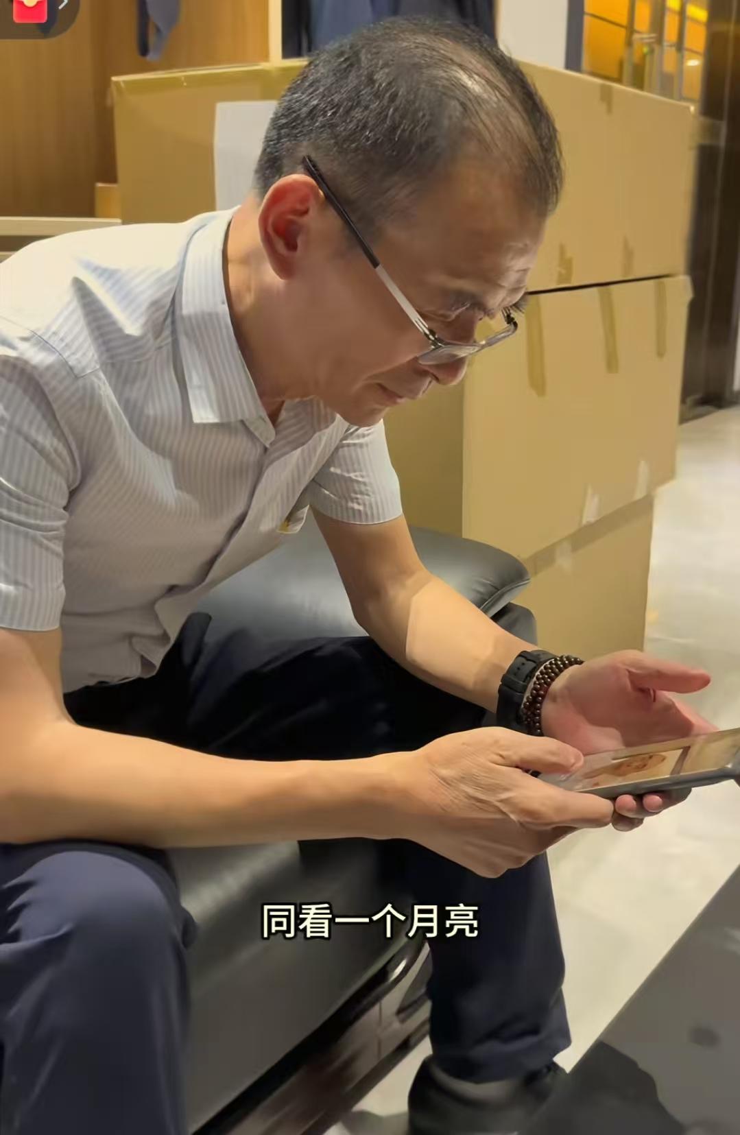 谢浩男一家完全不经扒因为一扒你就会发现分明是一场没有硝烟的宫斗剧啊！说
