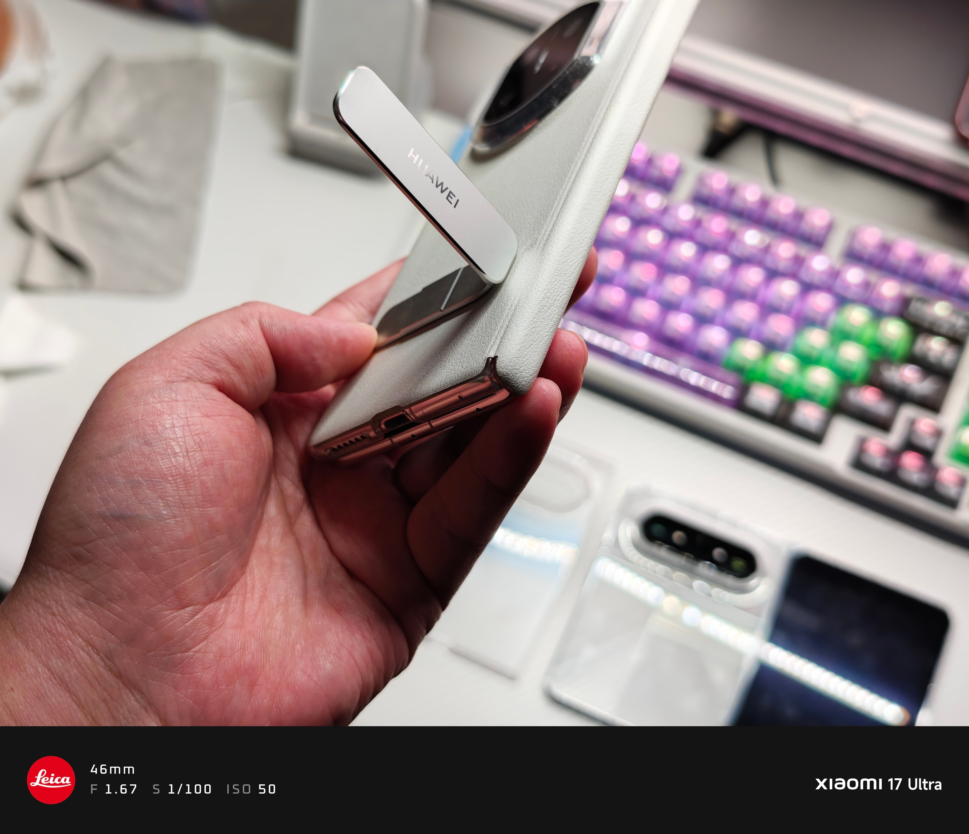 PuraXMax包装内带的是透明PC硬壳MateX7带的是官方售价199元