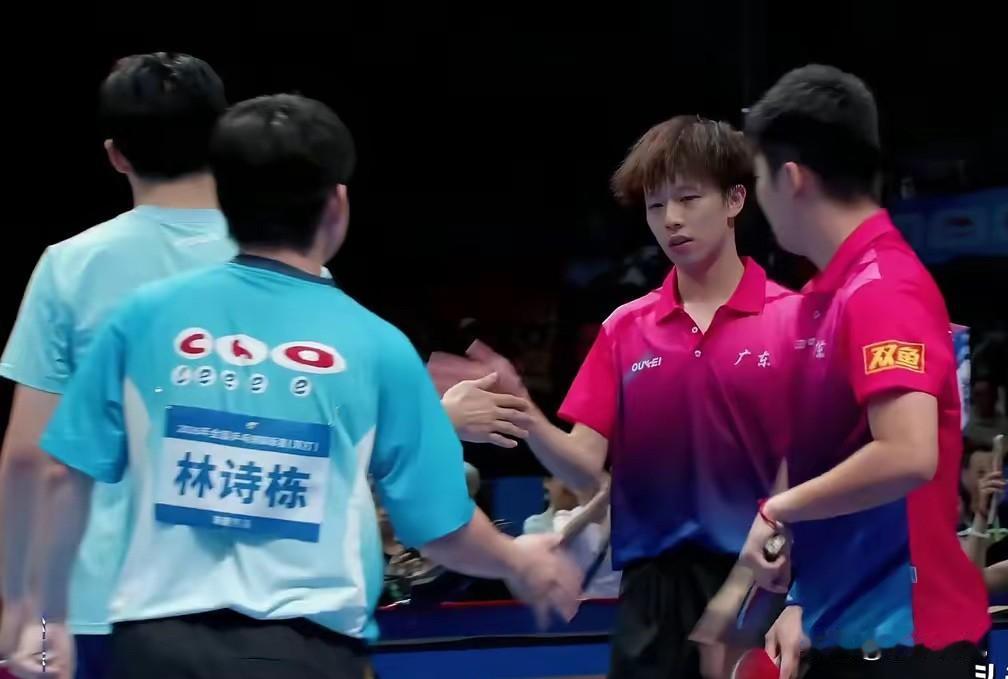 林高远你真的让我看哭了，带着小将冲进半决赛，战胜国乒新生代主力组合，你真太不容易
