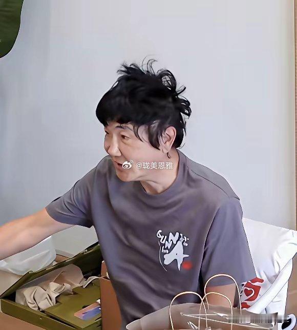 给楠哥整个发型吧，太损明星形象了​​​
