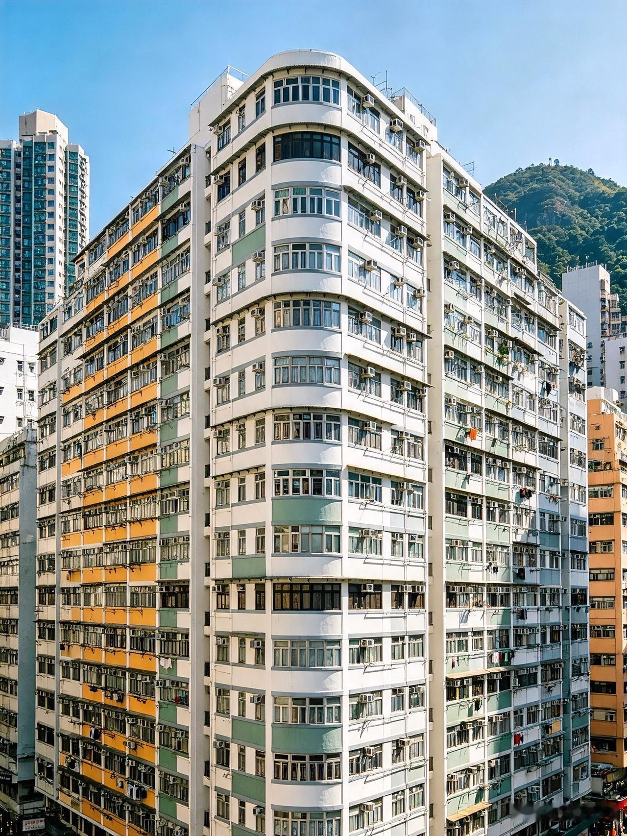 现在香港利润最可观的生意，应该就是搞学生公寓了，如果你去过香港，在那边生活过一段