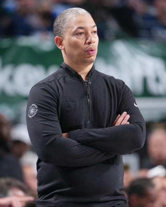 逆天！快船被太阳给打爆了！哈登、小卡缺阵，快船这队伍跟散了黄的鸡蛋一样，没有