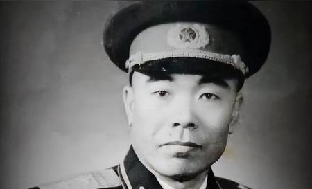 1951年，彭老总赶到汉江北岸的时候，发现满地都是五十军战士的残骸，才得知这场仗
