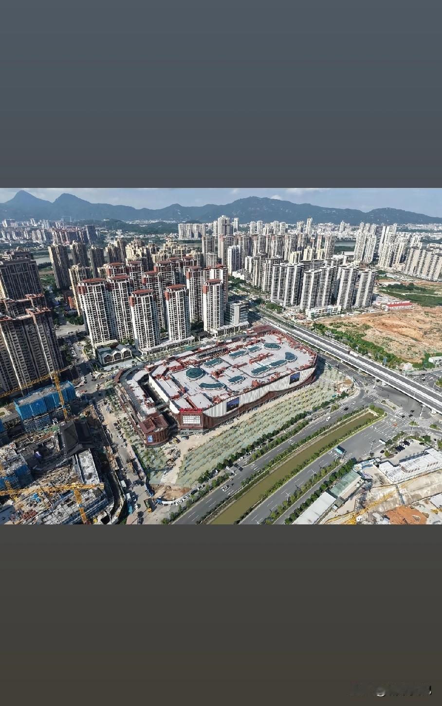 泉州鲤城万达明天开业，看着广场面积不小。宿迁也要加快商业综合体建设，南部新城科