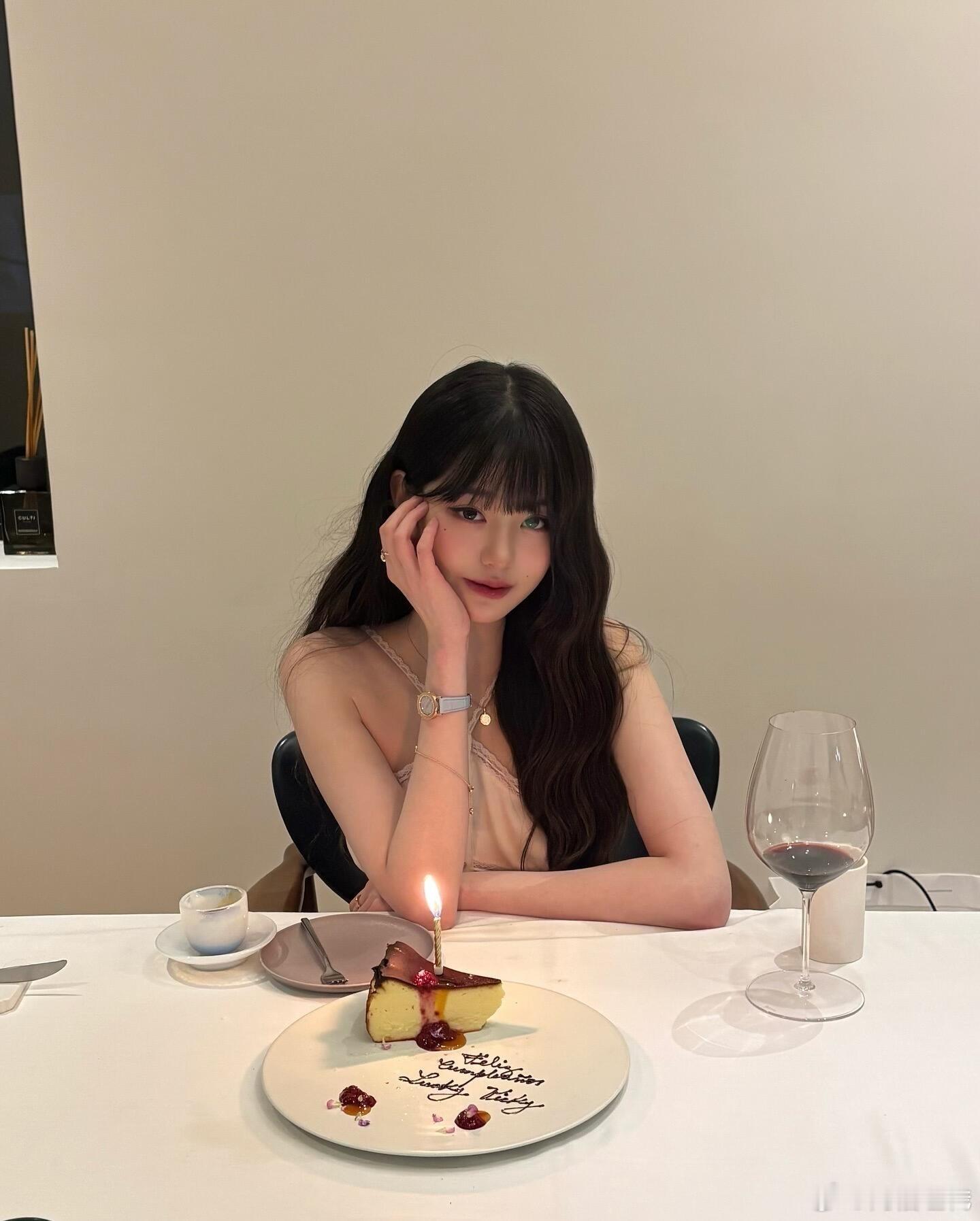 小元22岁啦！希望22岁的张元英有更多惊艳的舞台！​​​