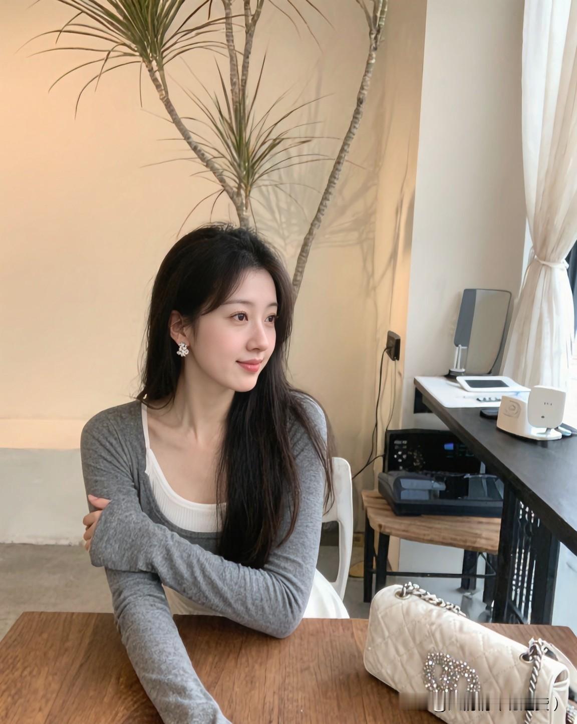 人这辈子，最难得的清醒，就是不多管、不多说。不插手别人的事，是最大的善良。