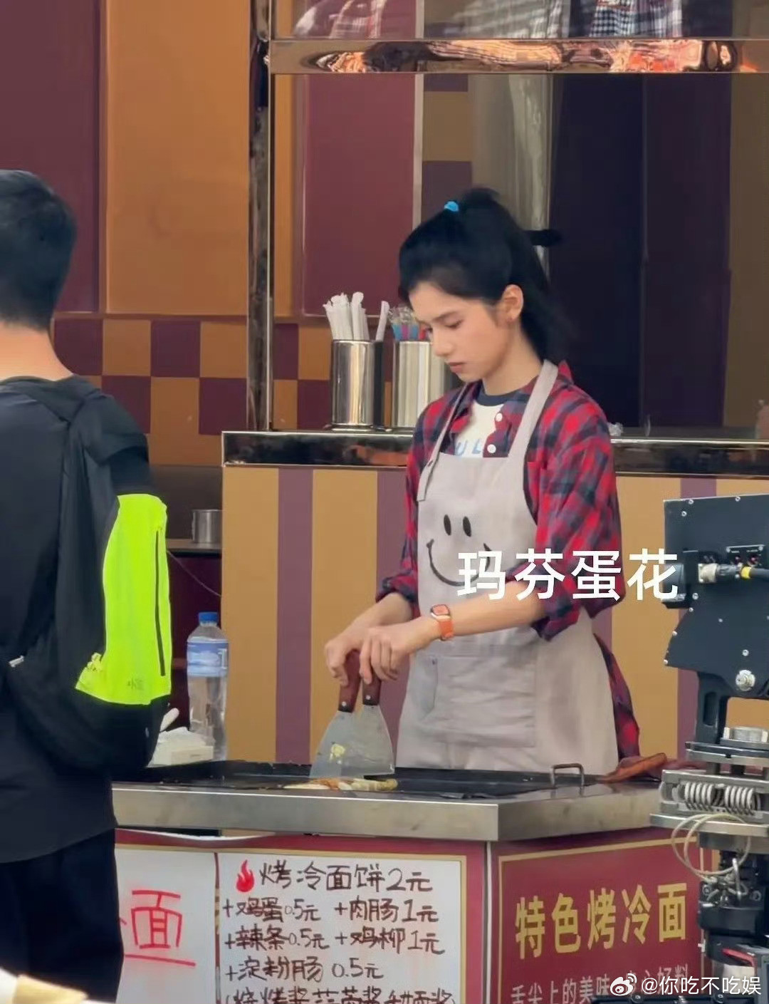 明星不在聚光灯下也顶不住，路人的镜头