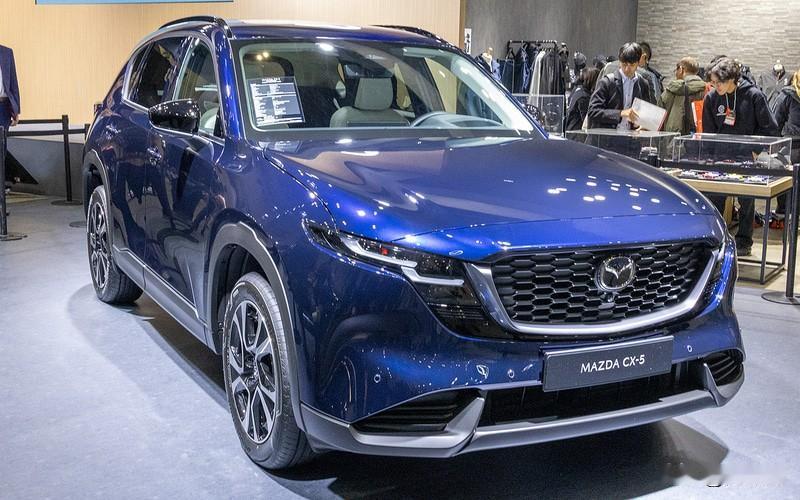 马自达发布全新CX-5全球标准配色“海军蓝云母色”。新款CX-5（欧版）的车身尺