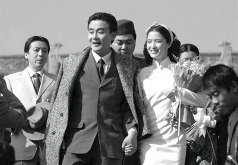 1945年，被关押6年的赵丹出狱，他满心欢喜的找到妻子后，却发现妻子挺着大肚子，