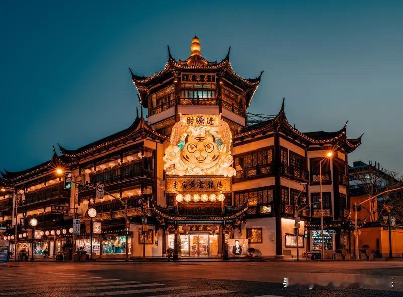 我这中产朋友太惨了。她来自辽宁小城市，2011年考上上海复交，那可是高光时刻，妥